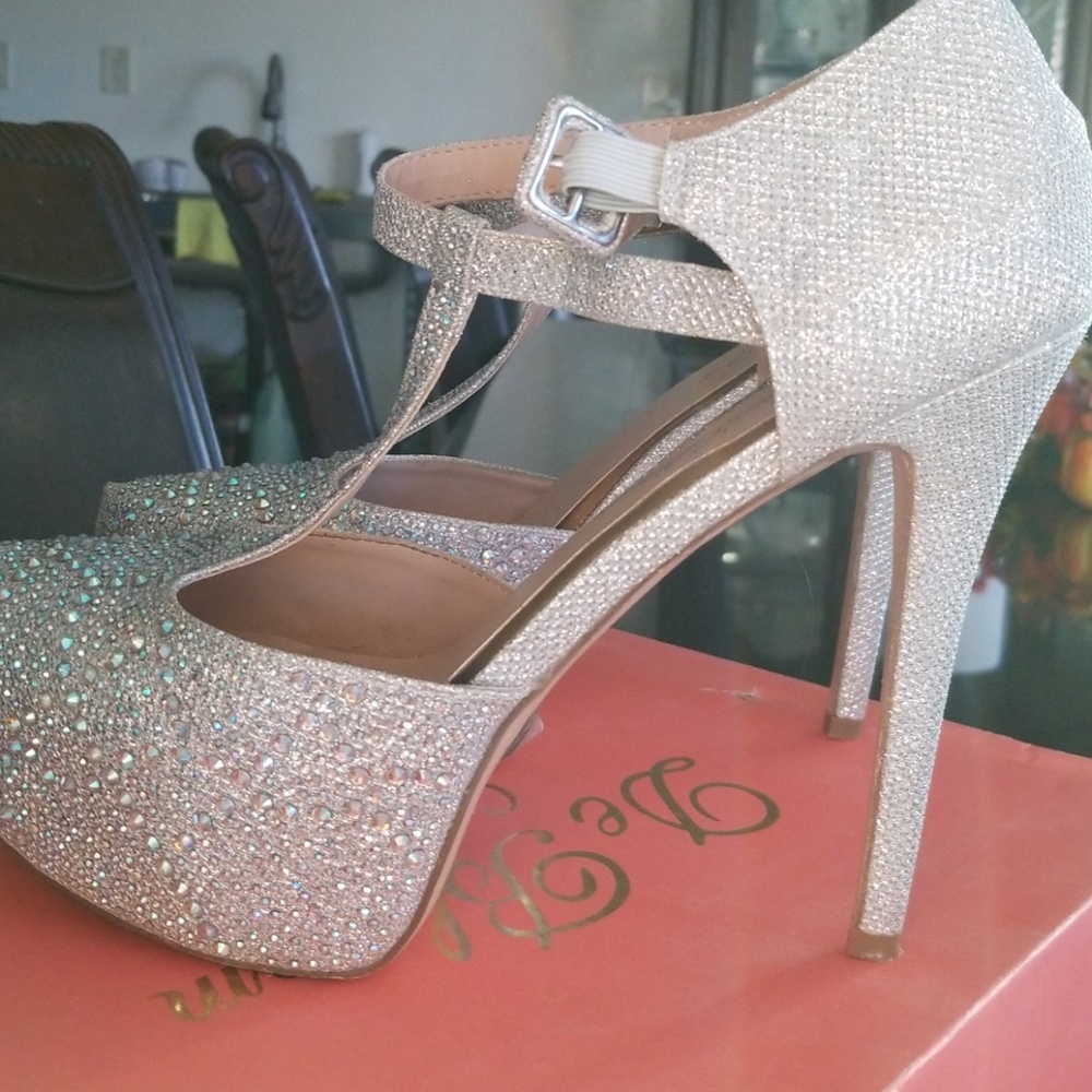 Heels - Picture 3 of 3